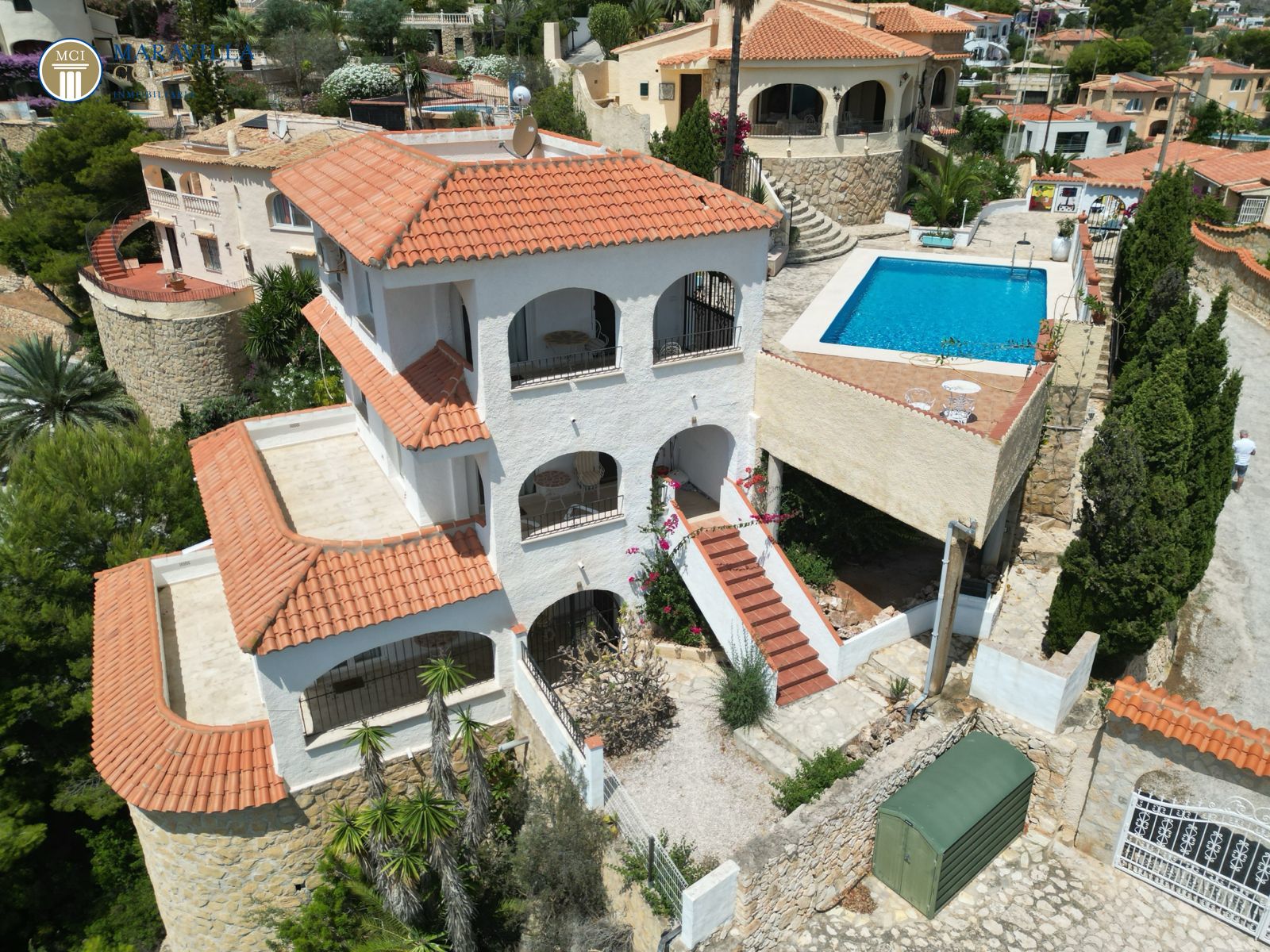 Villa with three apartments and sensational sea views in Calpe