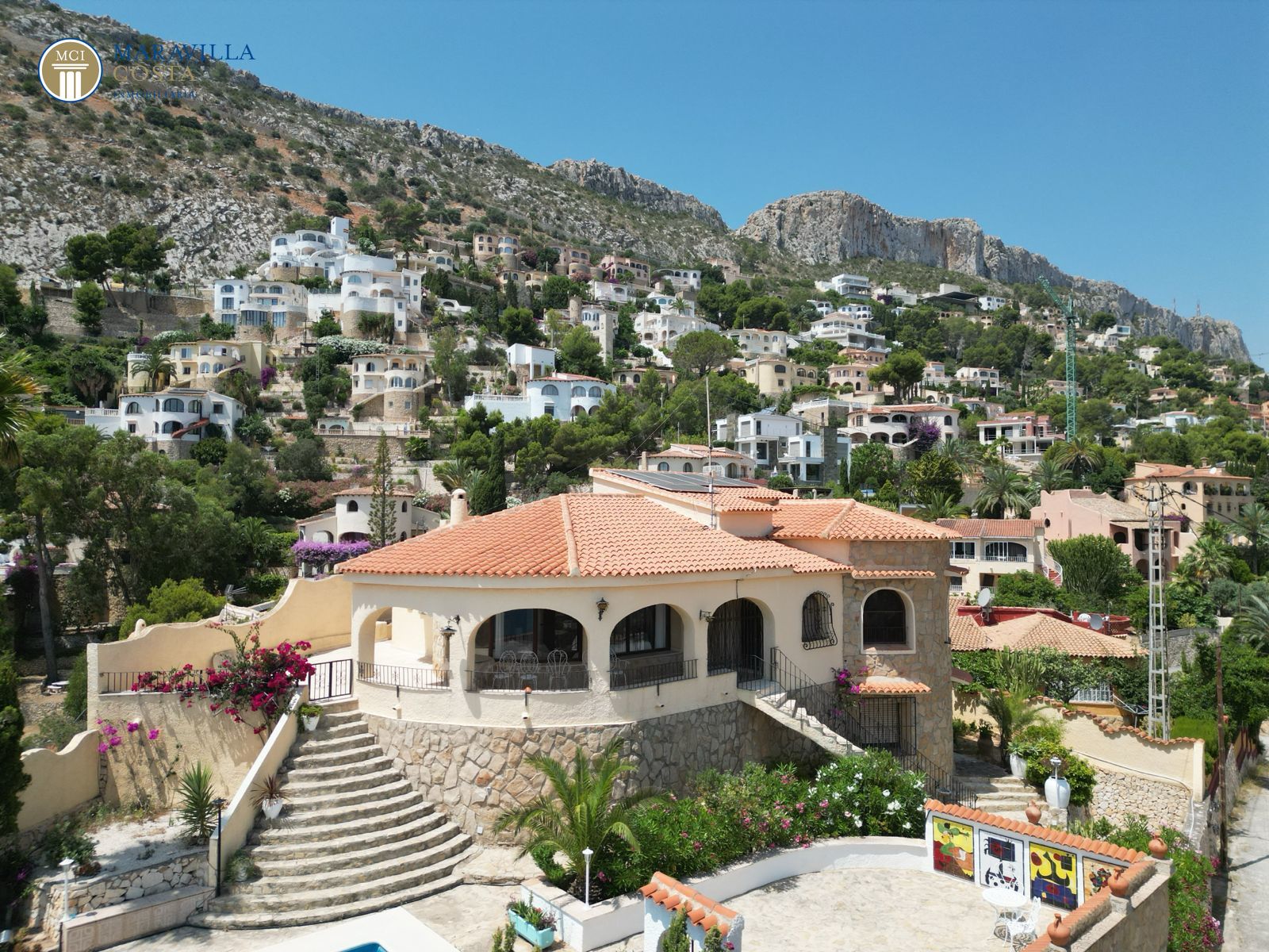 Villa with three apartments and sensational sea views in Calpe