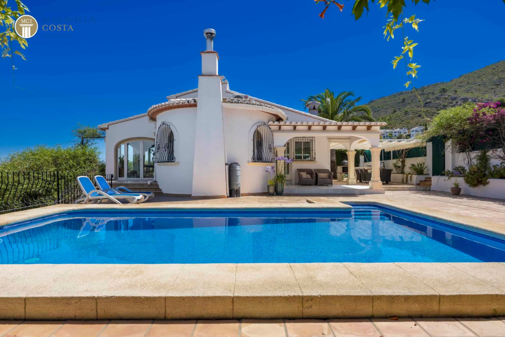 Charming Mediterranean-style villa with panoramic views