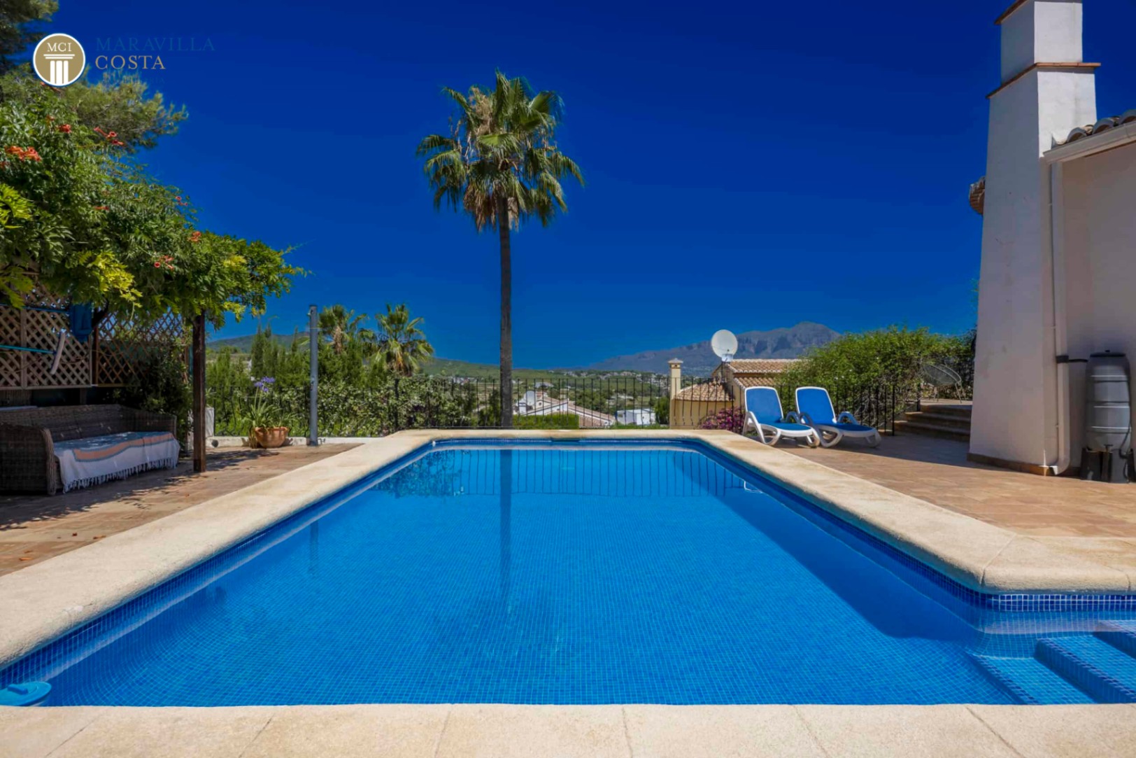 Charming Mediterranean-style villa with panoramic views