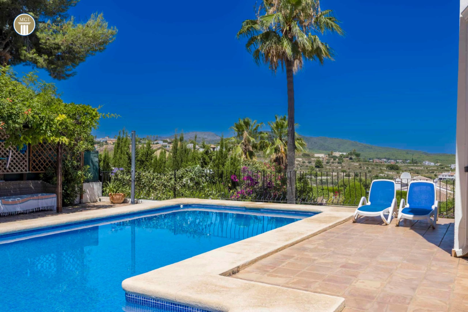 Charming Mediterranean-style villa with panoramic views