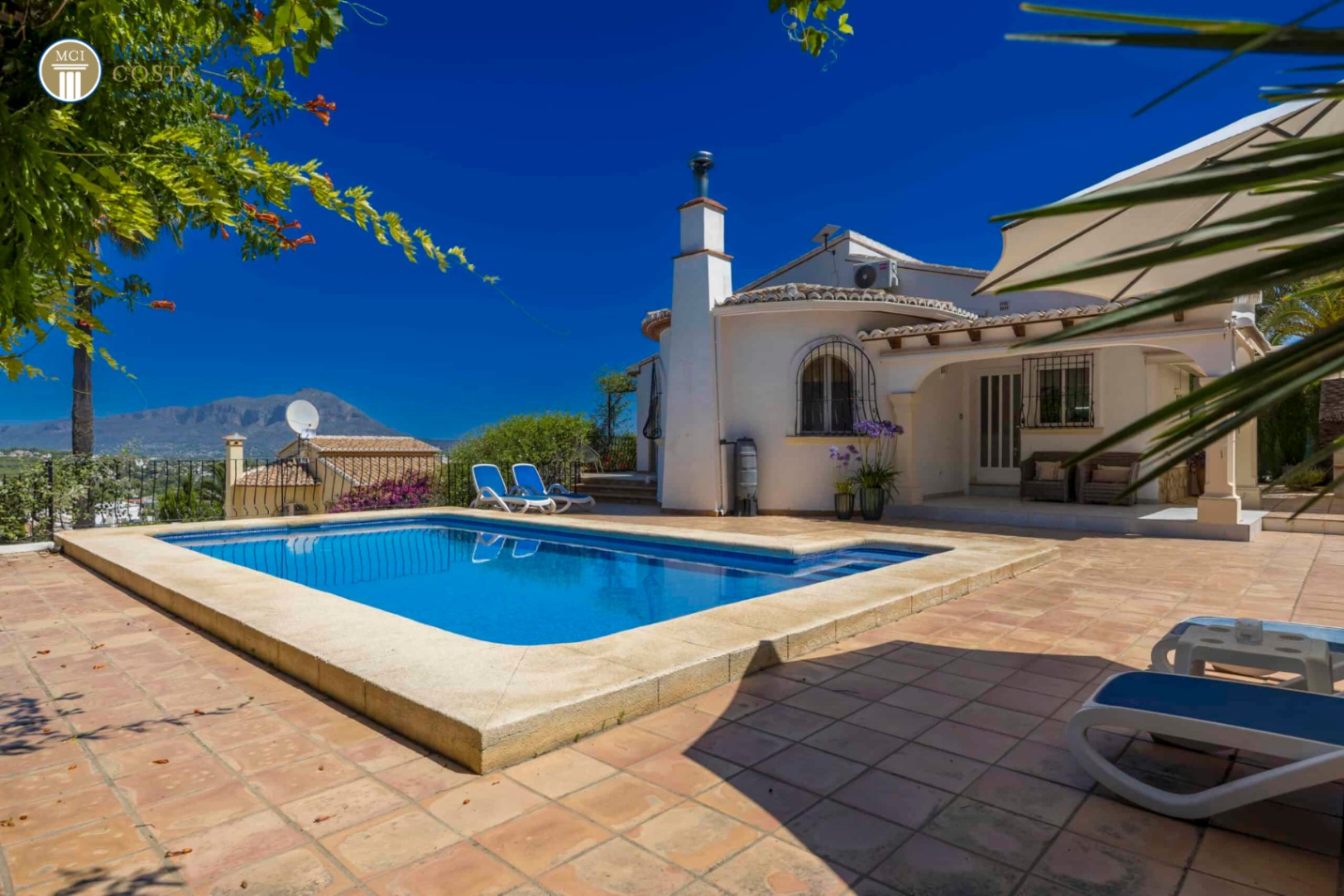 Charming Mediterranean-style villa with panoramic views