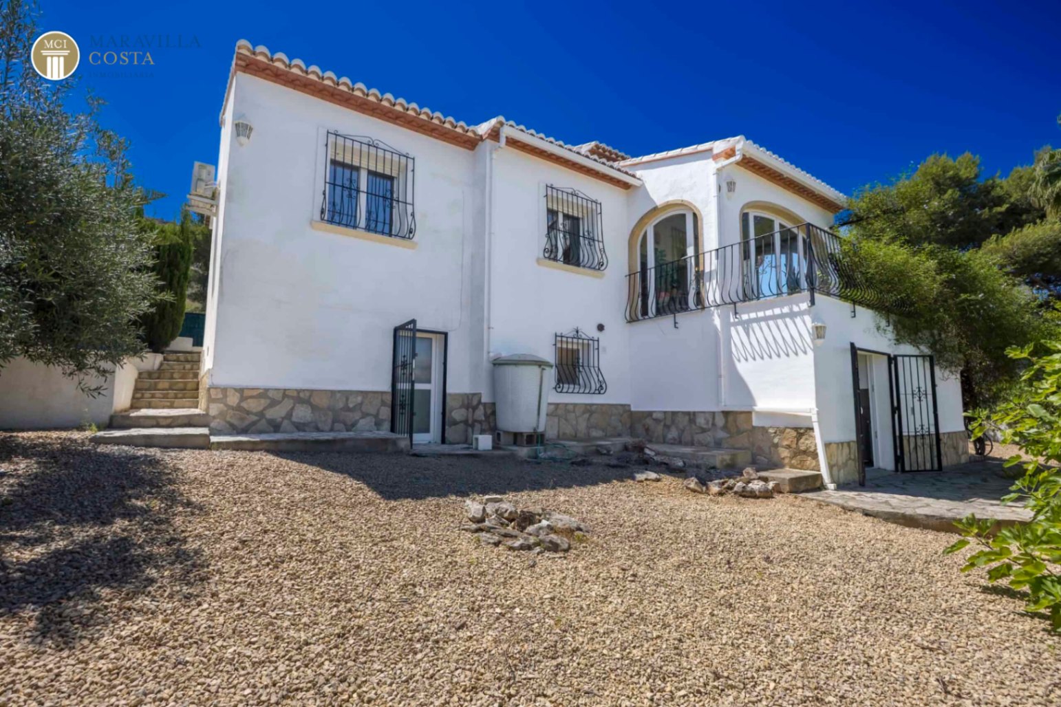 Charming Mediterranean-style villa with panoramic views