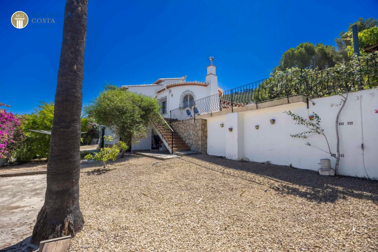 Charming Mediterranean-style villa with panoramic views