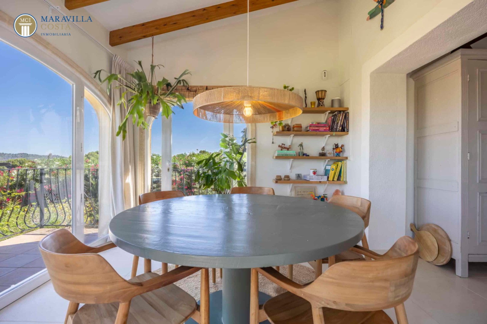 Charming Mediterranean-style villa with panoramic views