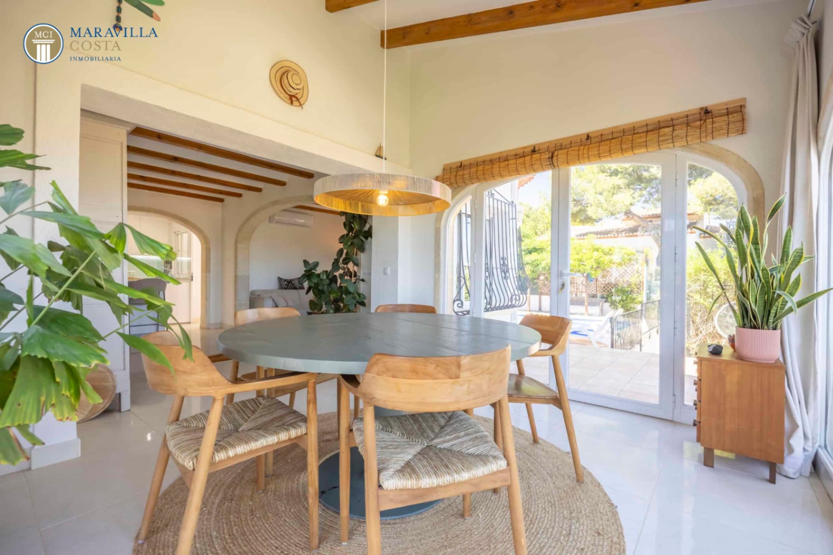 Charming Mediterranean-style villa with panoramic views