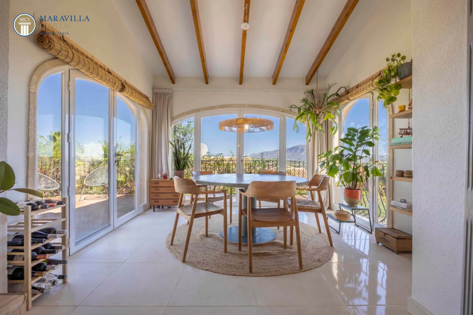 Charming Mediterranean-style villa with panoramic views