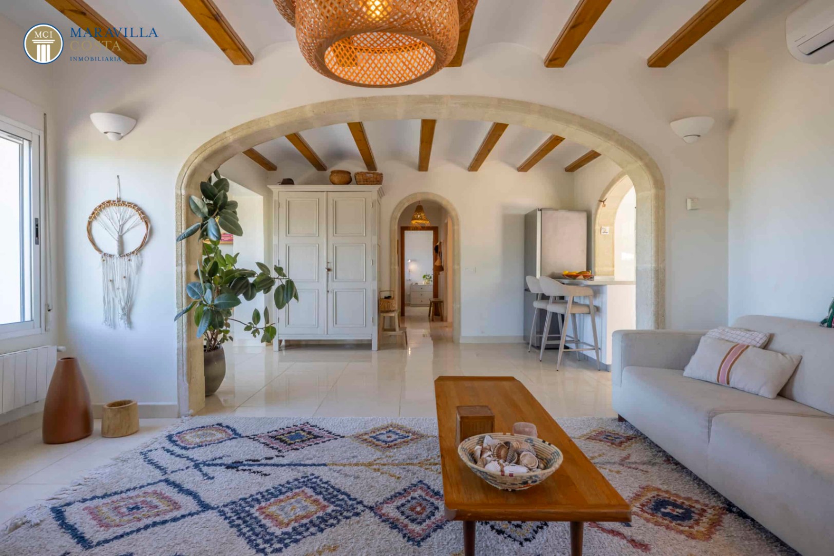 Charming Mediterranean-style villa with panoramic views