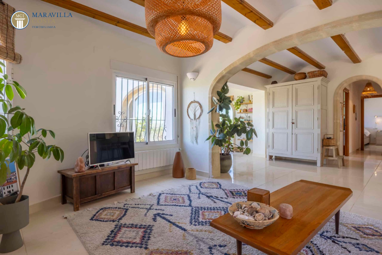 Charming Mediterranean-style villa with panoramic views