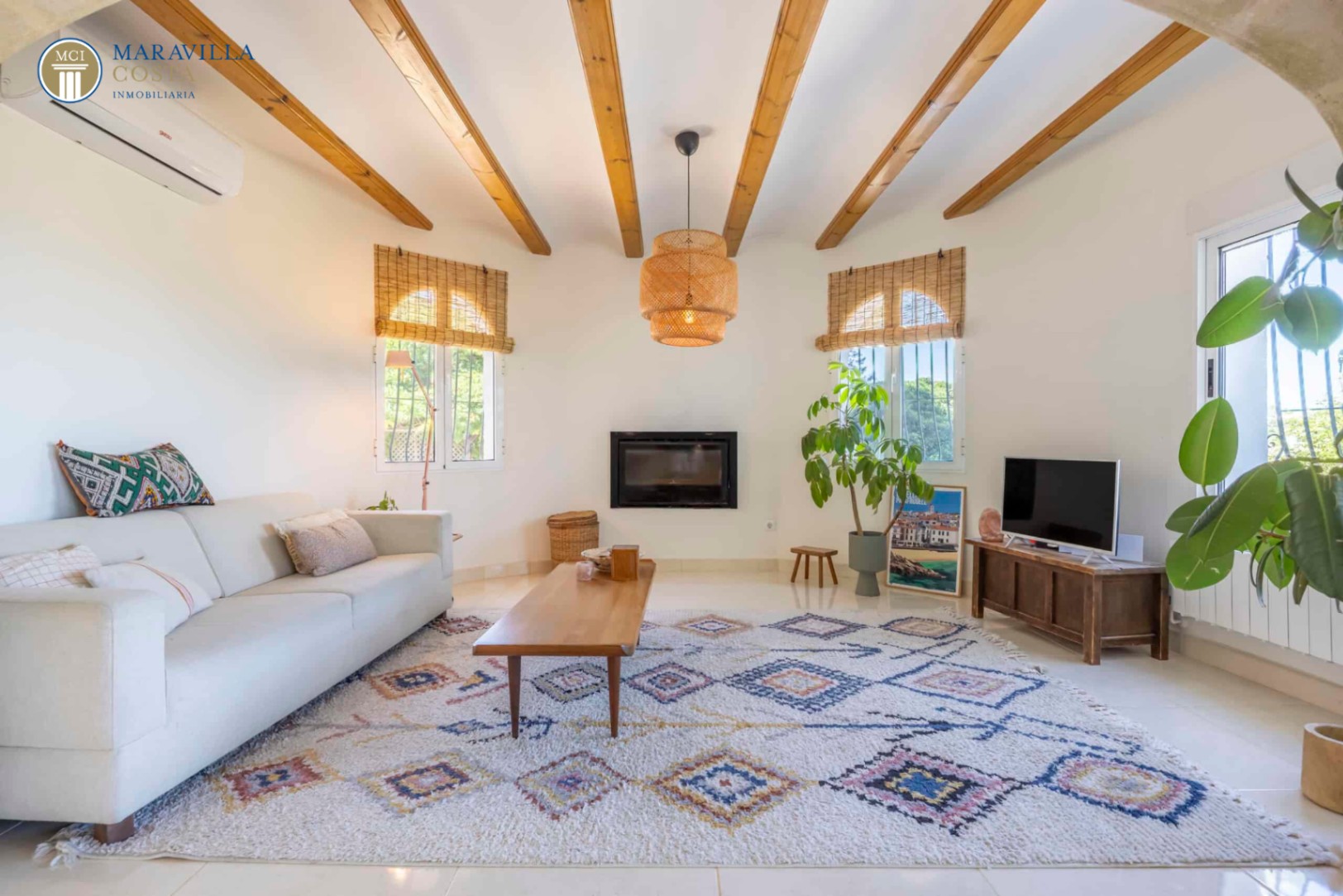 Charming Mediterranean-style villa with panoramic views
