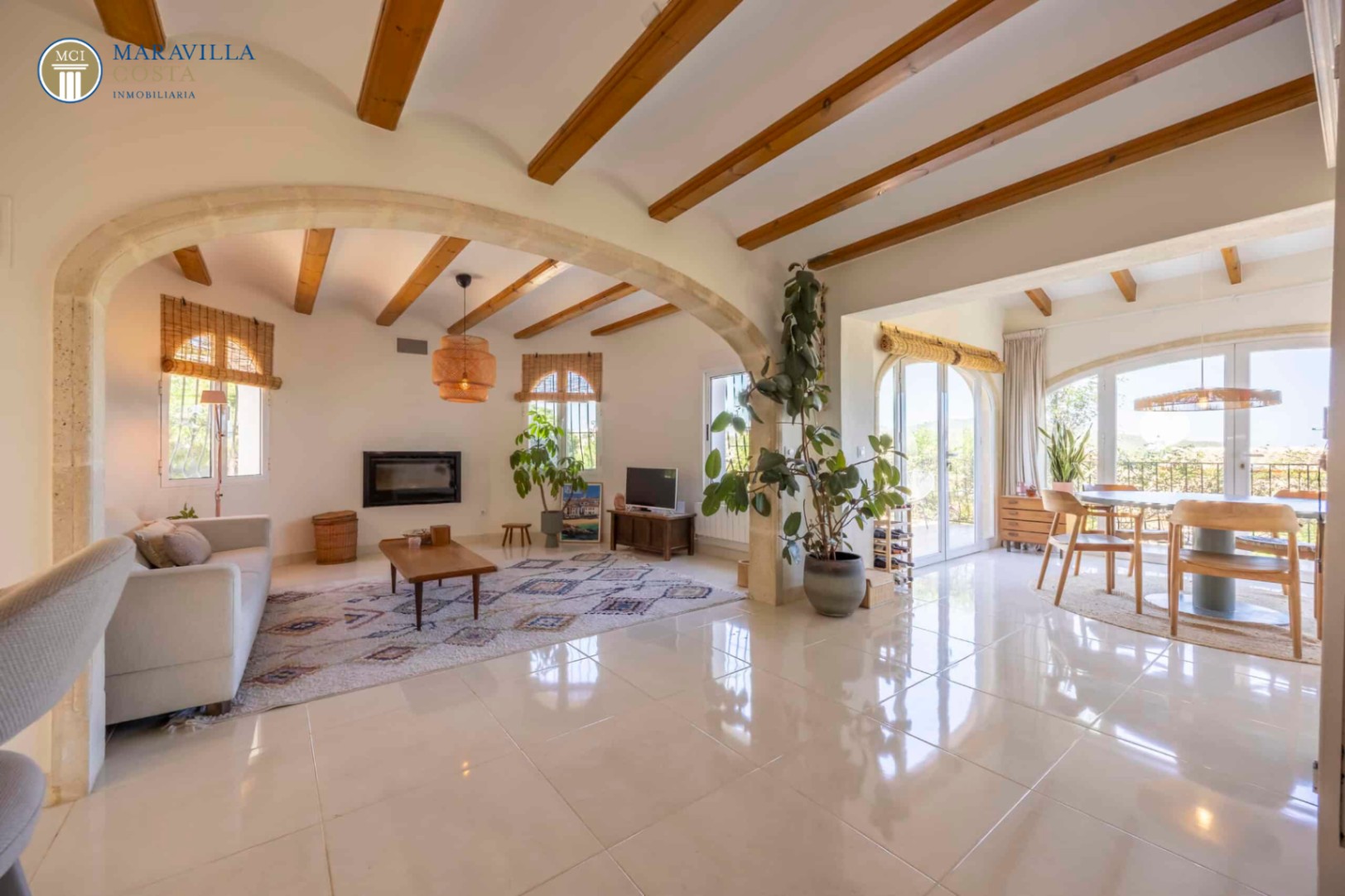 Charming Mediterranean-style villa with panoramic views