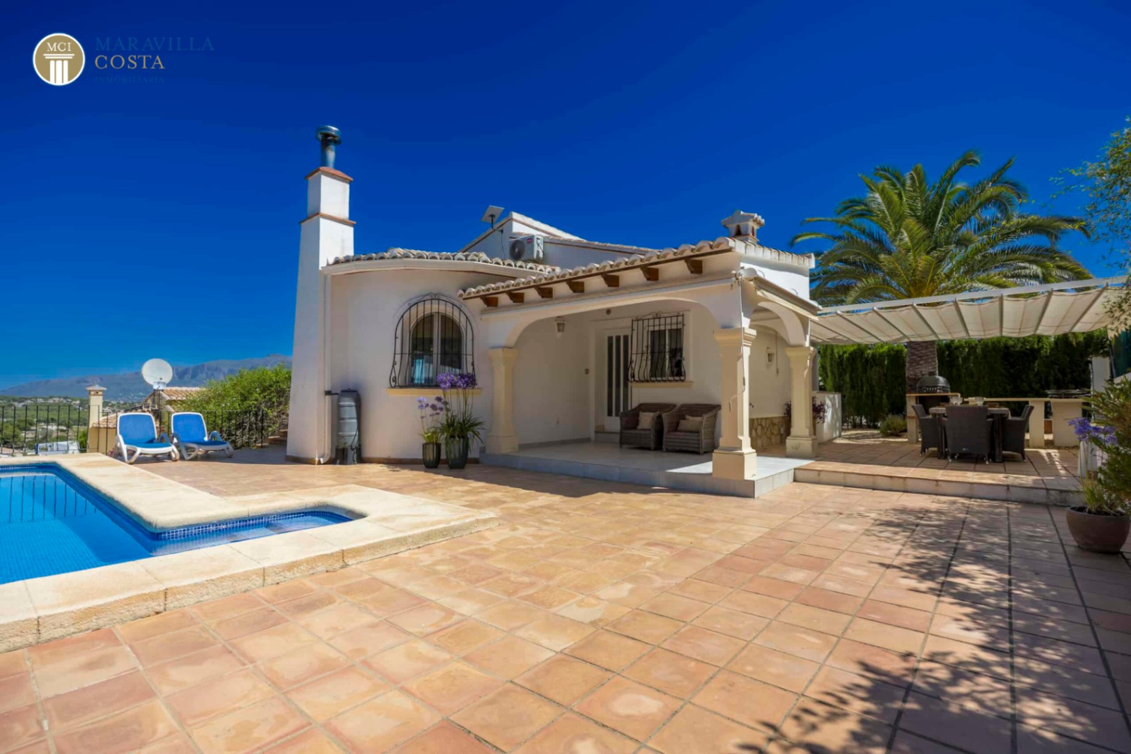 Charming Mediterranean-style villa with panoramic views