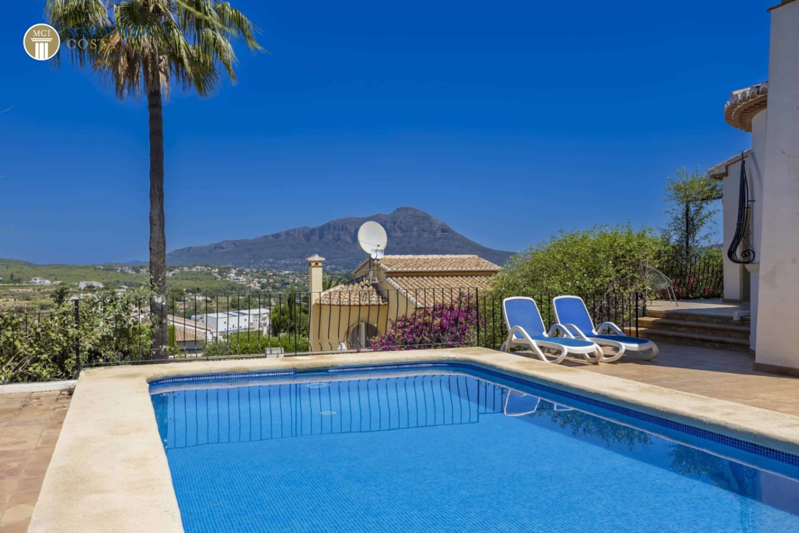 Charming Mediterranean-style villa with panoramic views