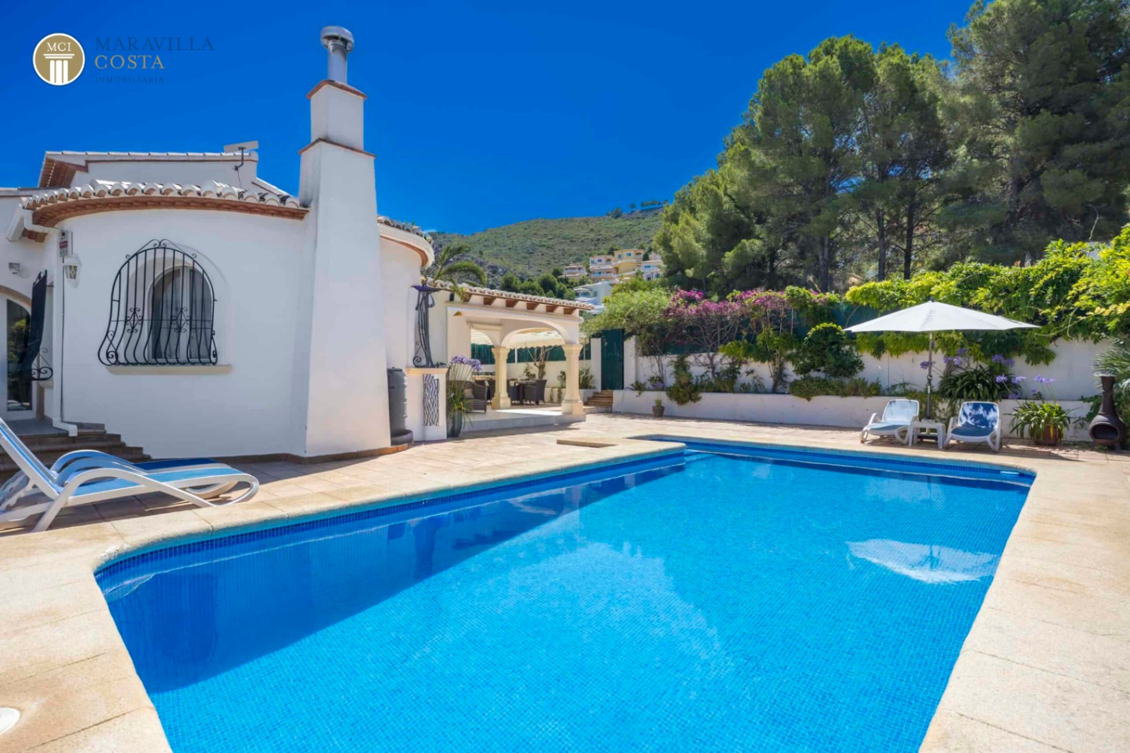 Charming Mediterranean-style villa with panoramic views