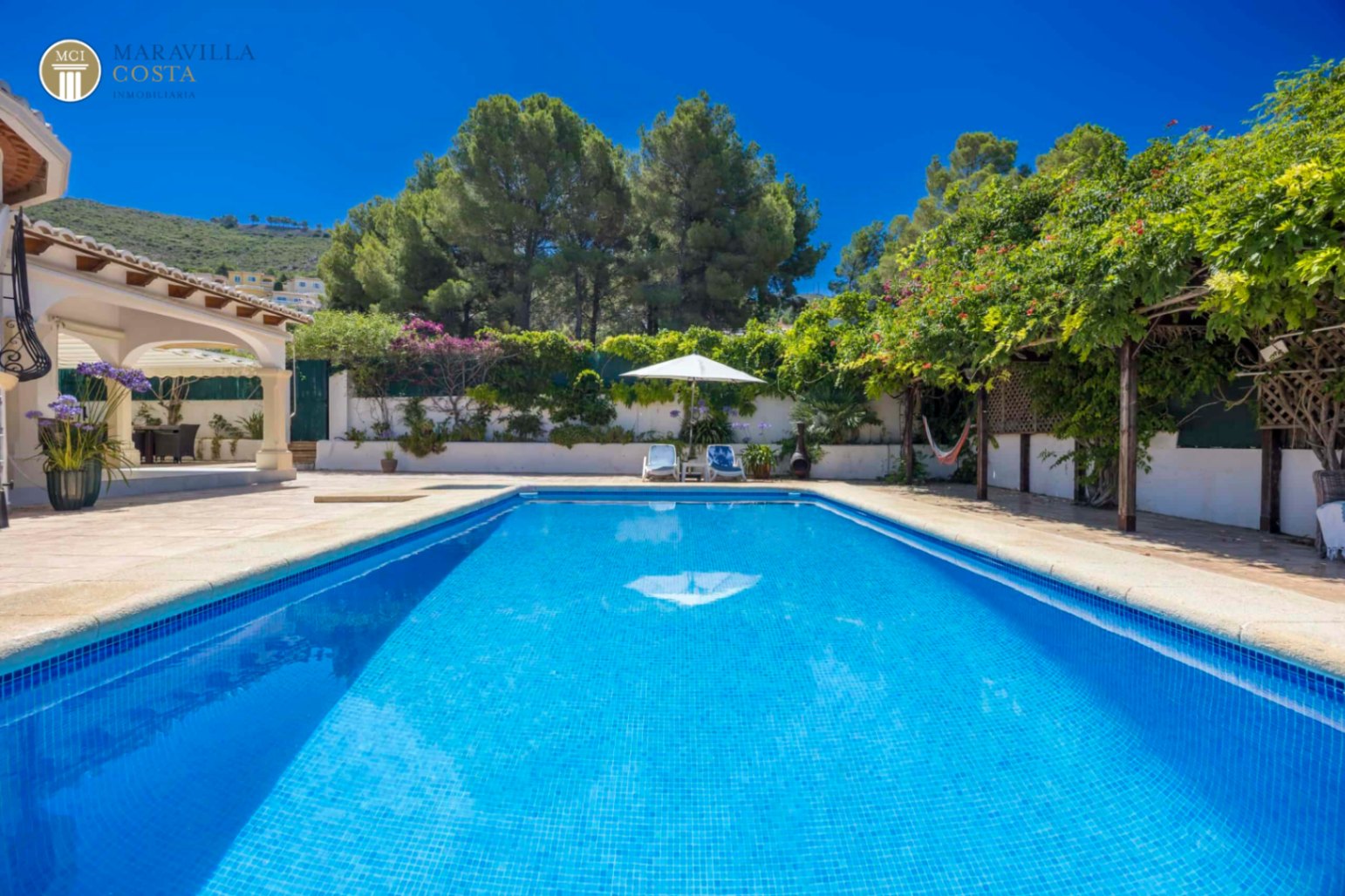 Charming Mediterranean-style villa with panoramic views
