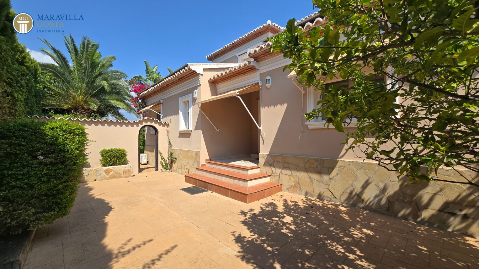 Spacious, elegant villa in Mediterranean style