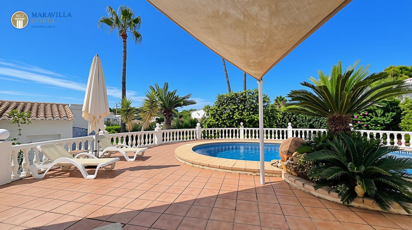 Stylish villa with sea views, guest house, and private pool area in Jávea.