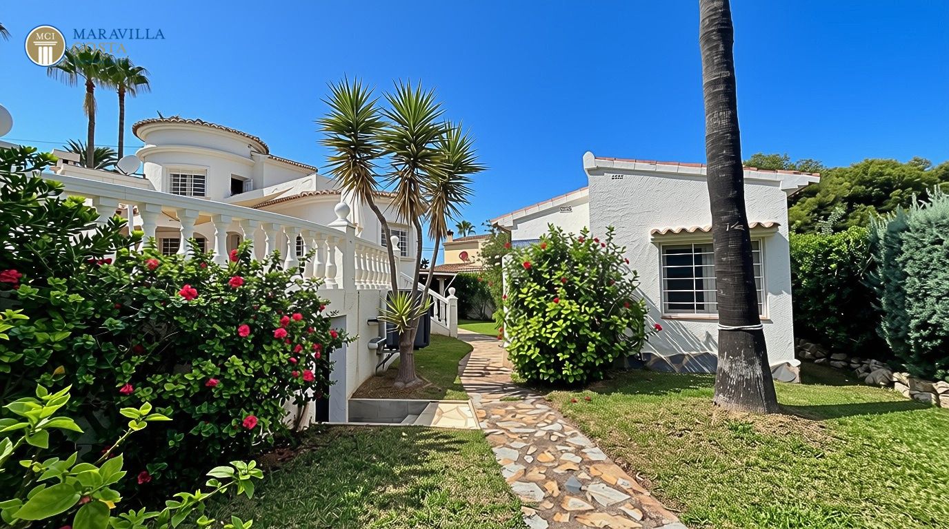 Stylish villa with sea views, guest house, and private pool area in Jávea.