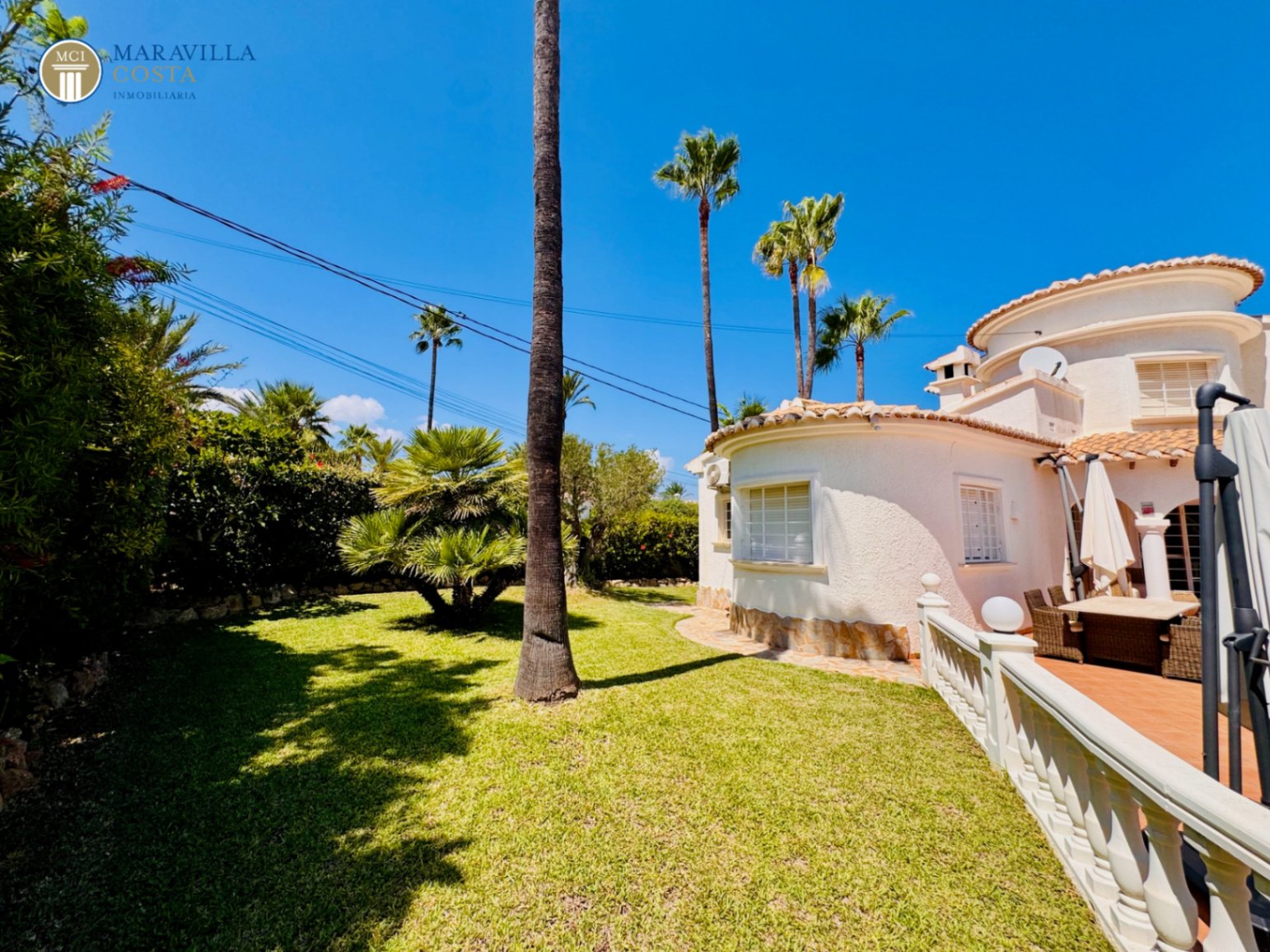 Stylish villa with sea views, guest house, and private pool area in Jávea.