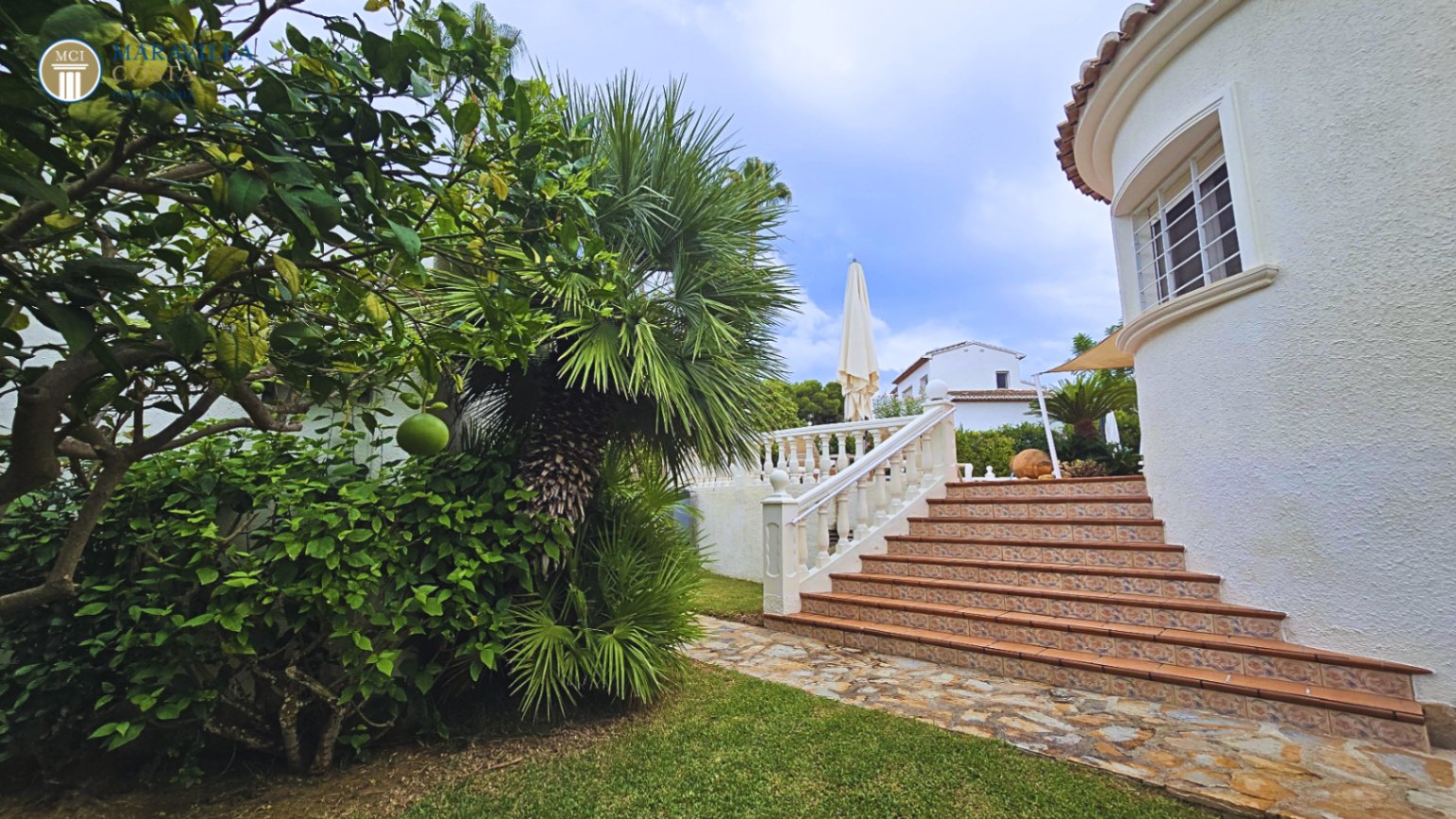 Stylish villa with sea views, guest house, and private pool area in Jávea.