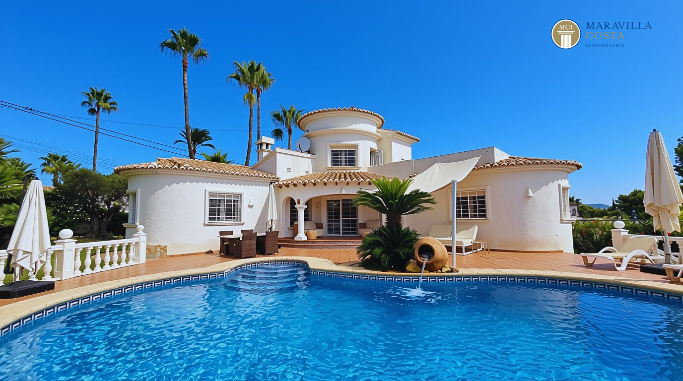 Stylish villa with sea views, guest house, and private pool area in Jávea.