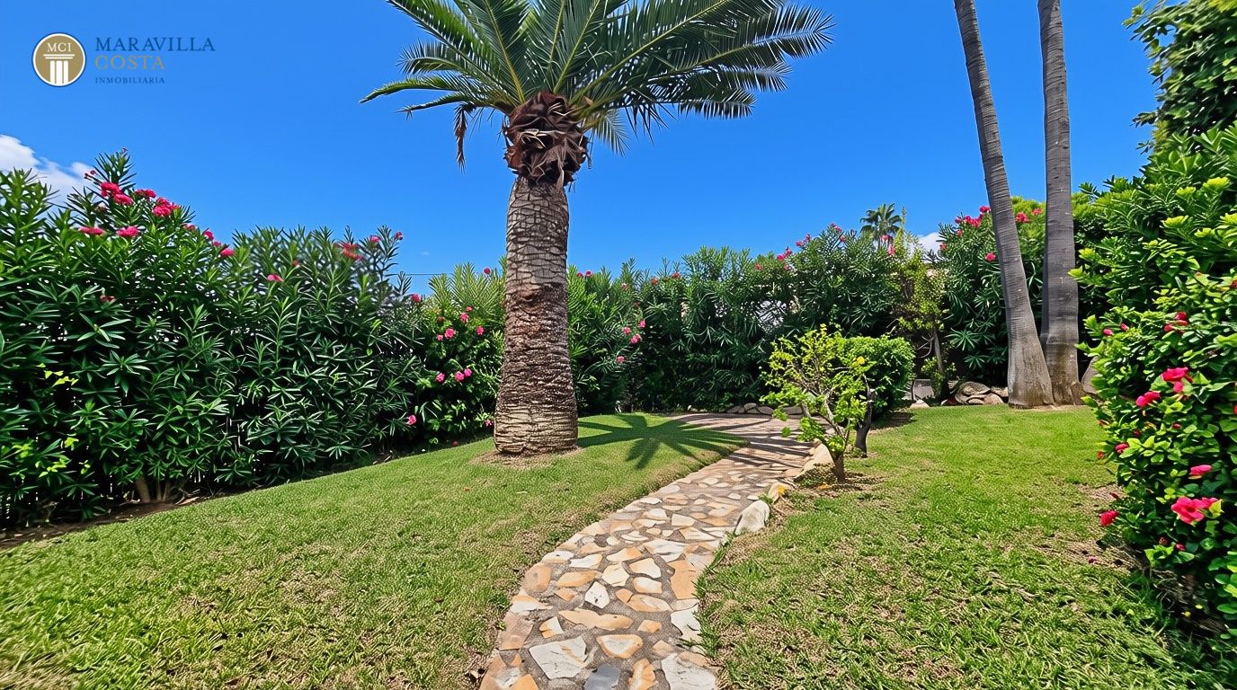 Stylish villa with sea views, guest house, and private pool area in Jávea.