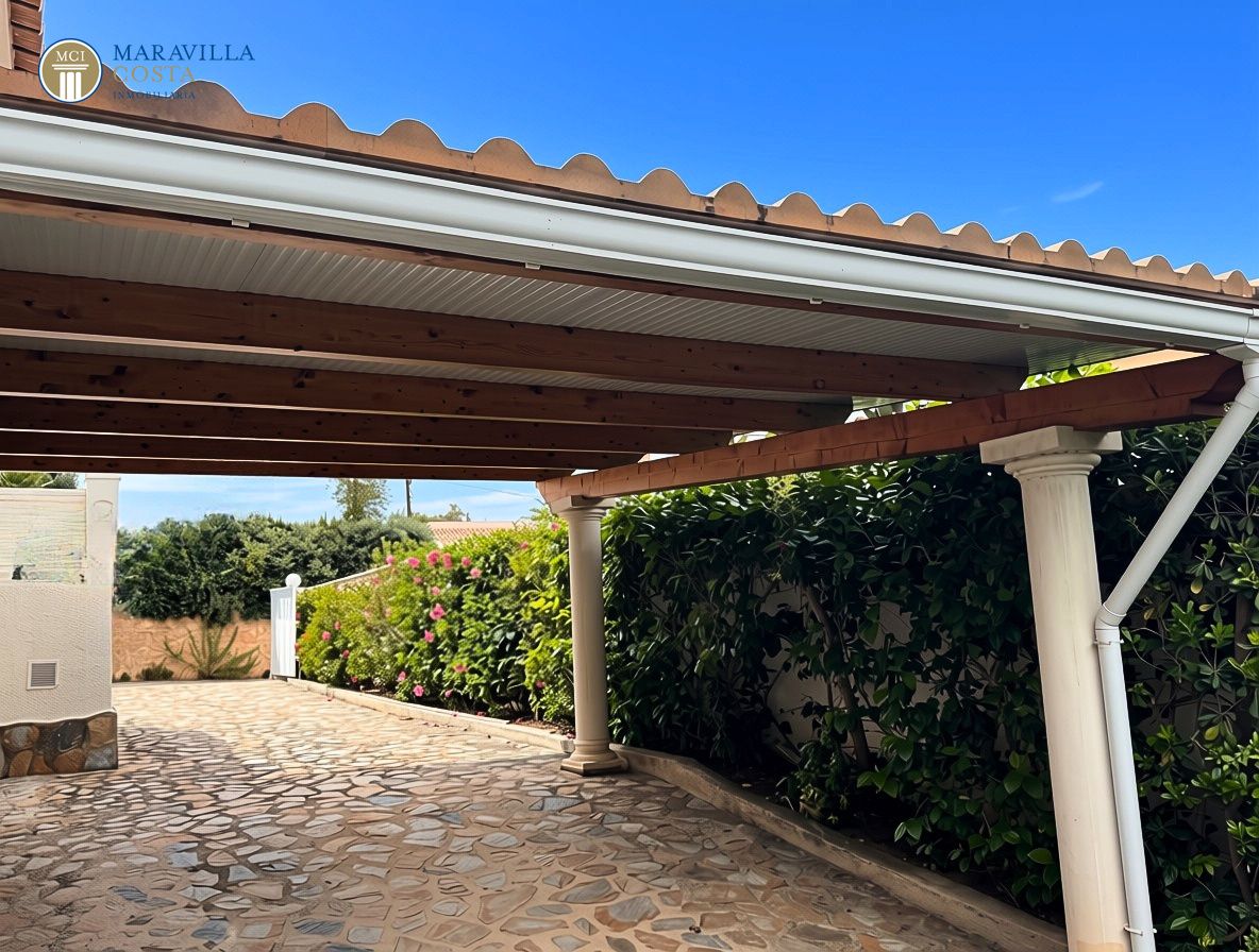 Stylish villa with sea views, guest house, and private pool area in Jávea.