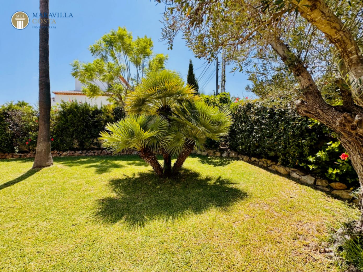 Stylish villa with sea views, guest house, and private pool area in Jávea.