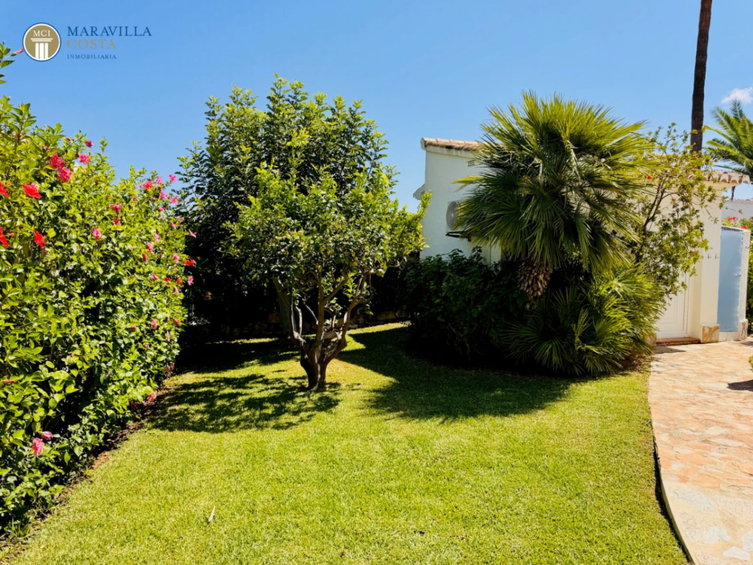 Stylish villa with sea views, guest house, and private pool area in Jávea.
