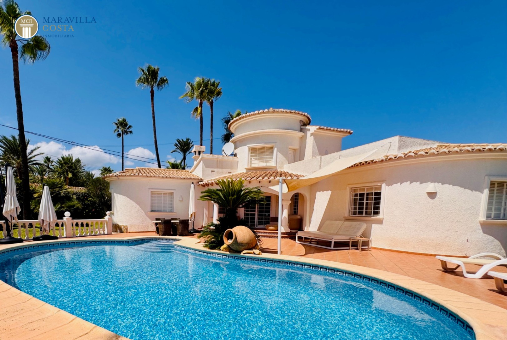 Stylish villa with sea views, guest house, and private pool area in Jávea.