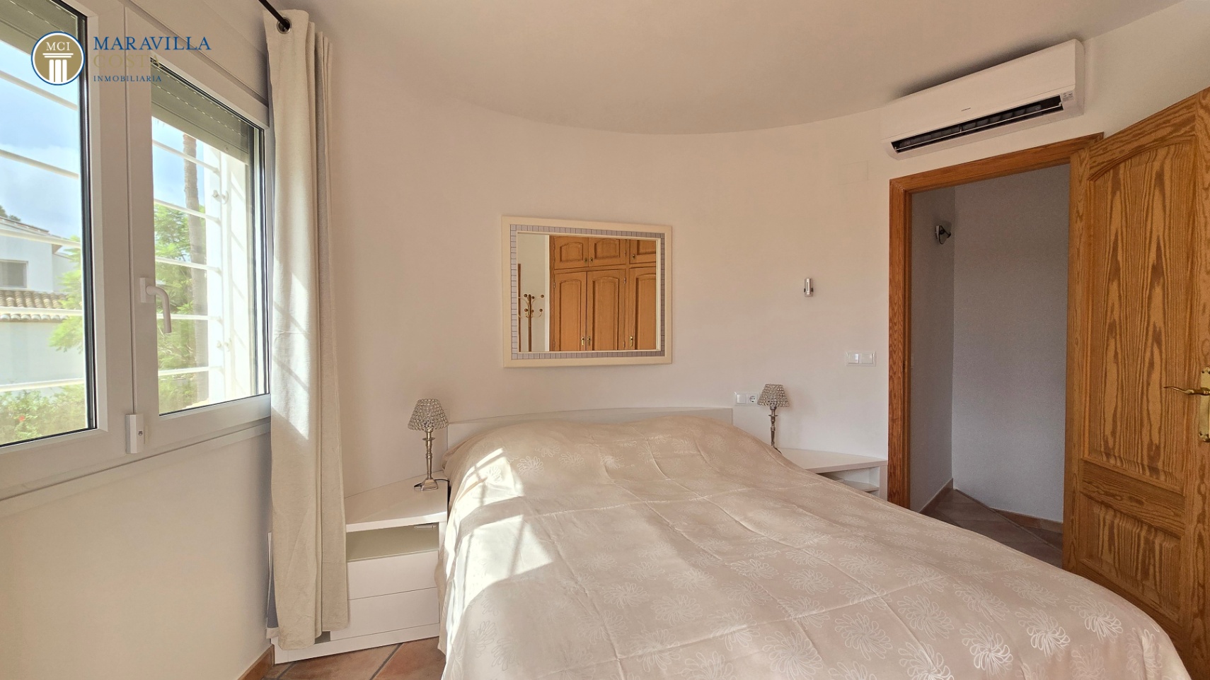 Stylish villa with sea views, guest house, and private pool area in Jávea.