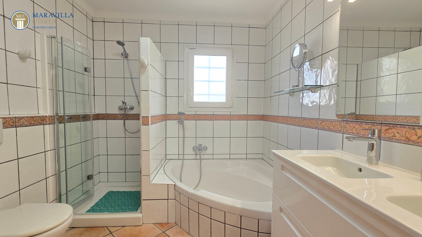 Stylish villa with sea views, guest house, and private pool area in Jávea.