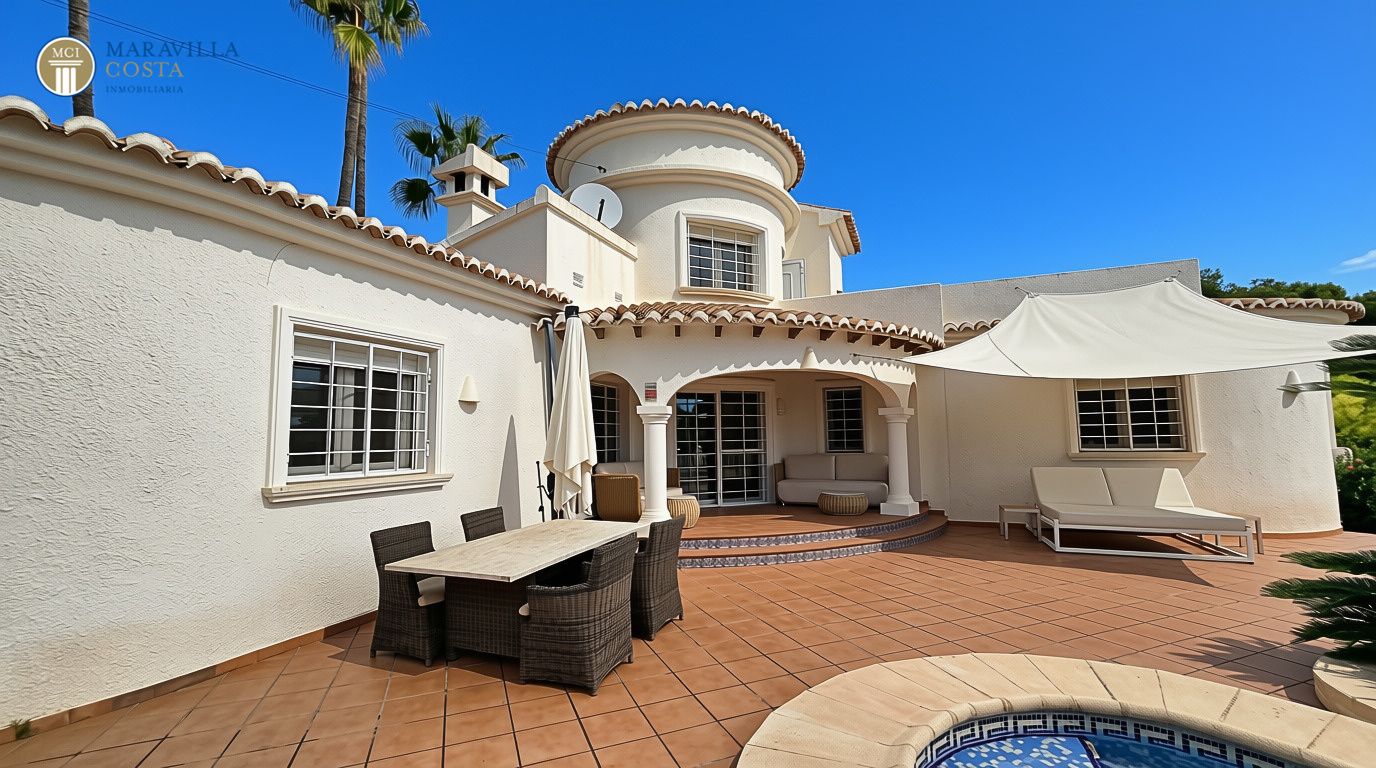 Stylish villa with sea views, guest house, and private pool area in Jávea.