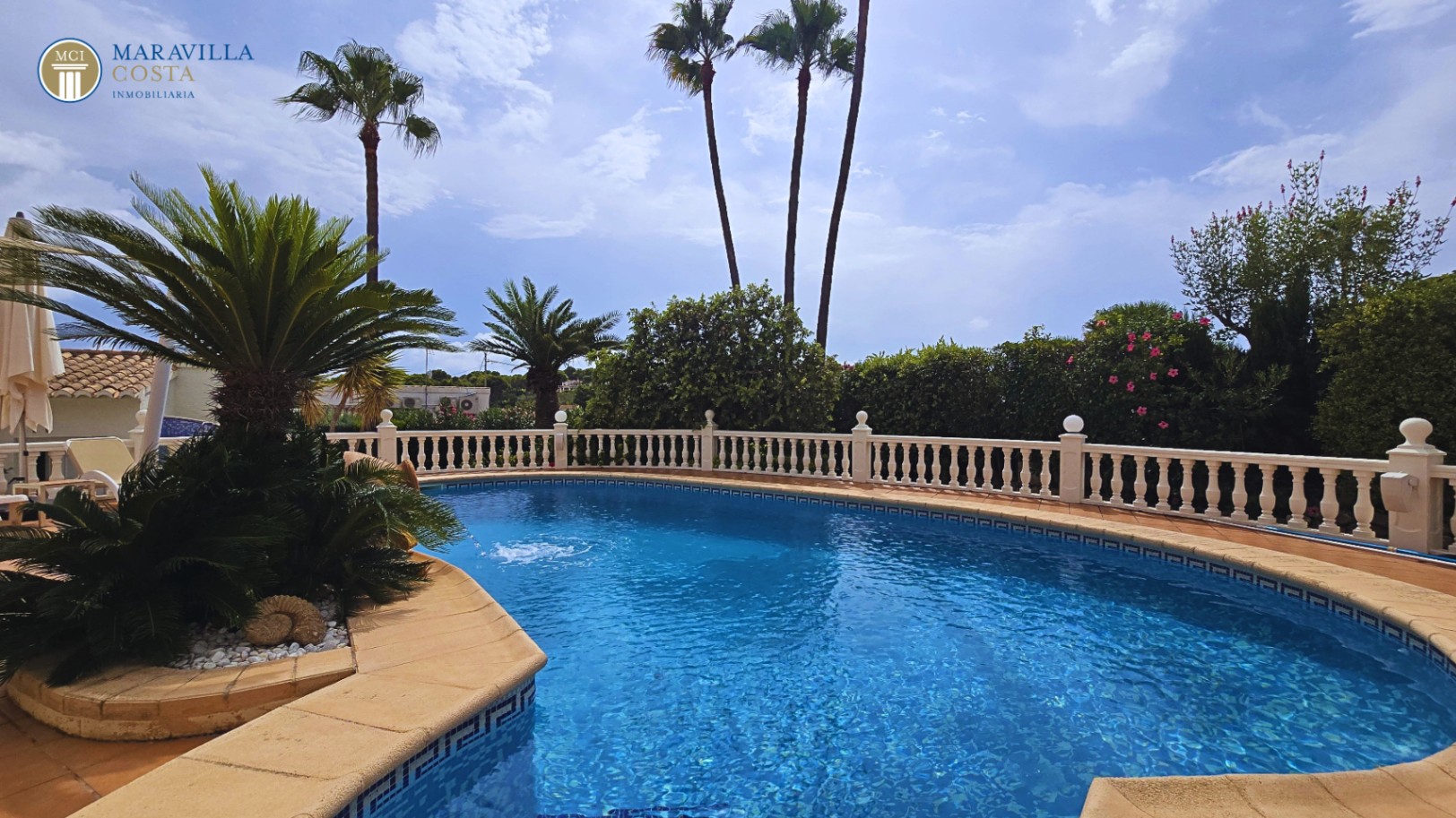 Stylish villa with sea views, guest house, and private pool area in Jávea.
