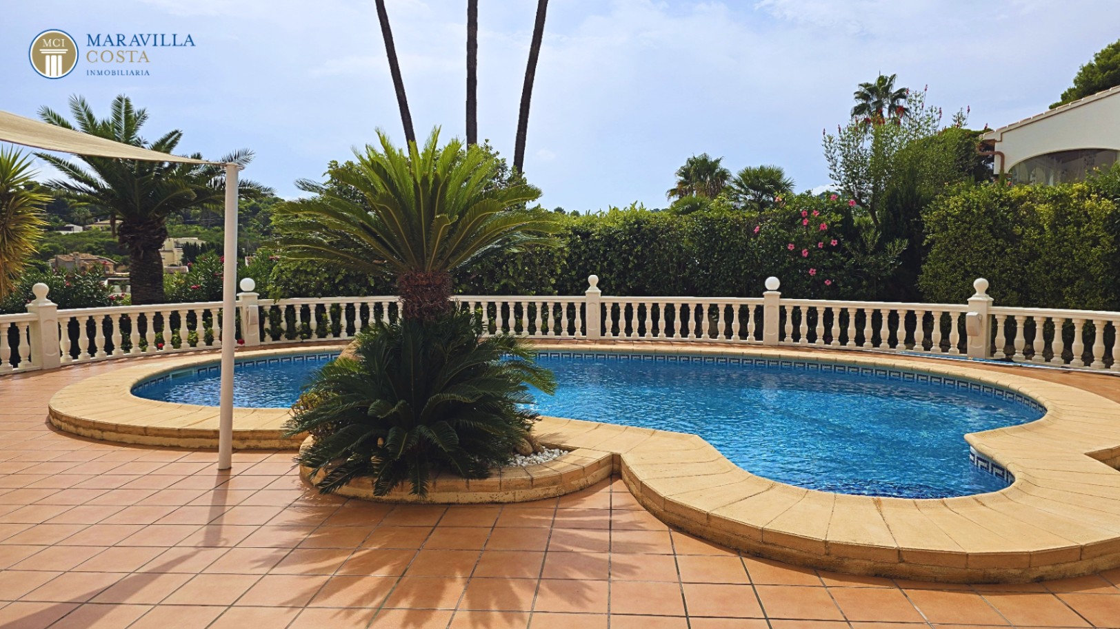 Stylish villa with sea views, guest house, and private pool area in Jávea.
