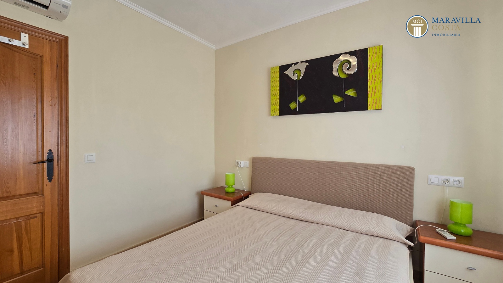 Very well-maintained, Mediterranean-style single-story house for sale in Jávea.