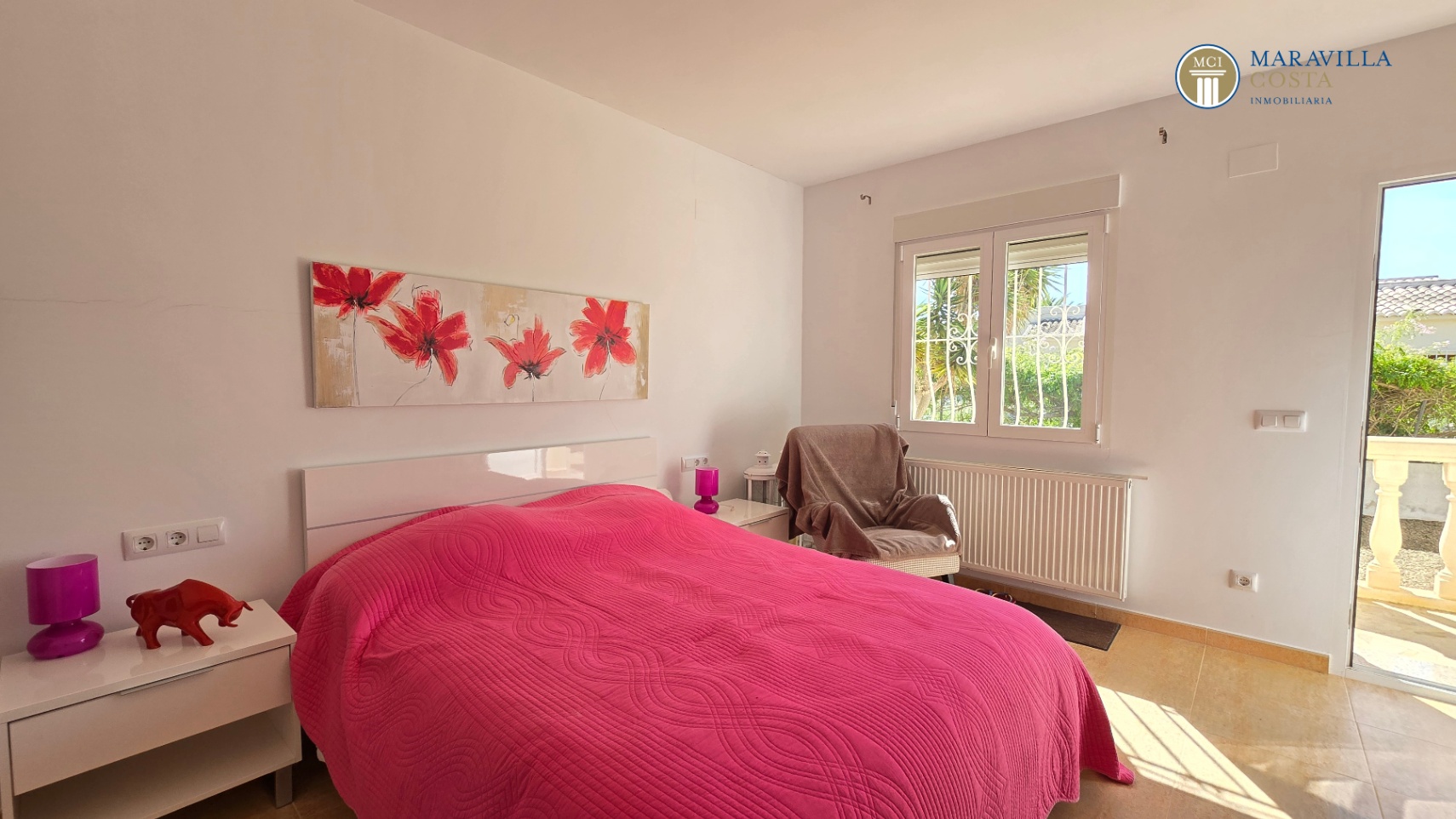 Very well-maintained, Mediterranean-style single-story house for sale in Jávea.