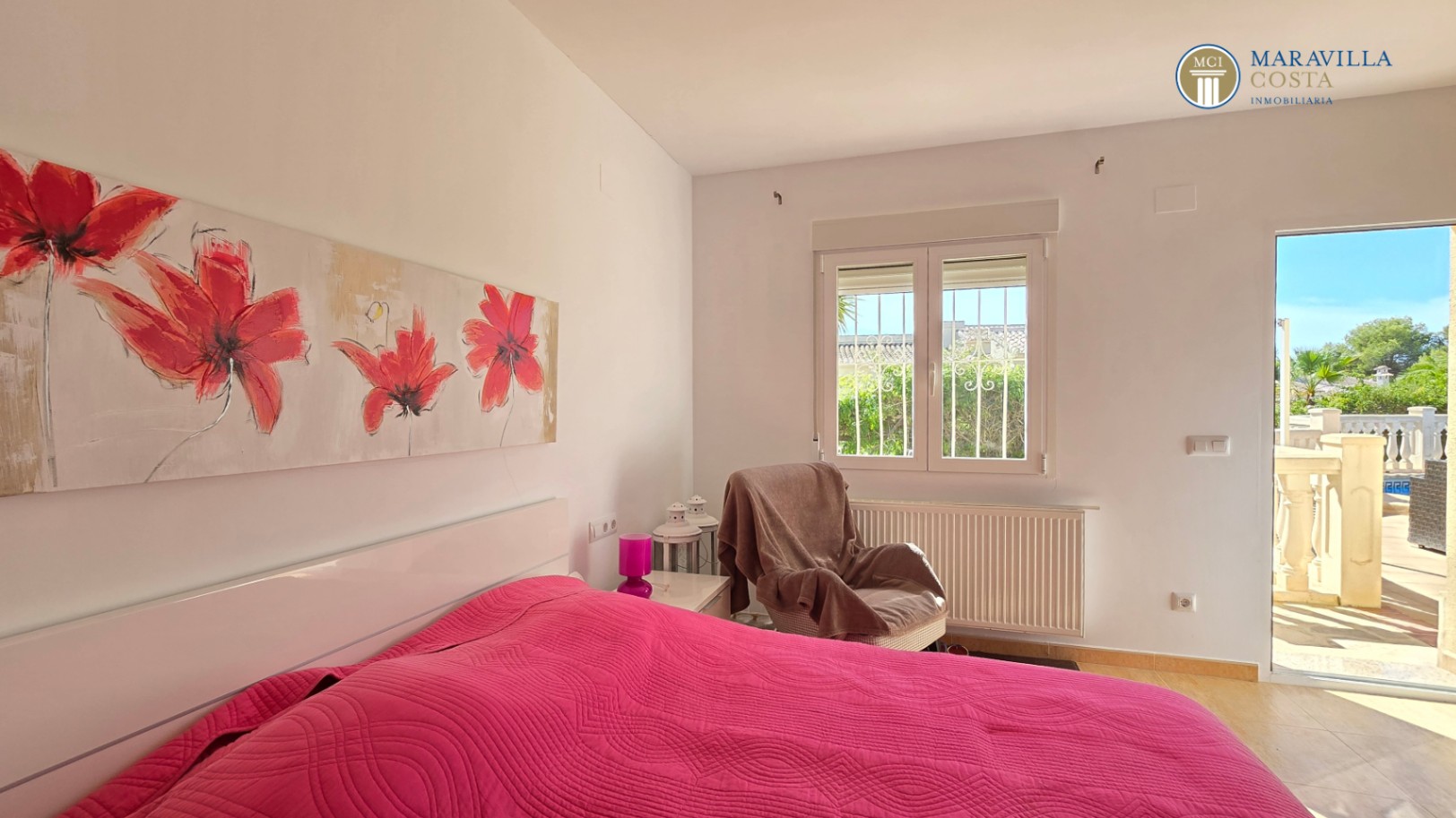 Very well-maintained, Mediterranean-style single-story house for sale in Jávea.