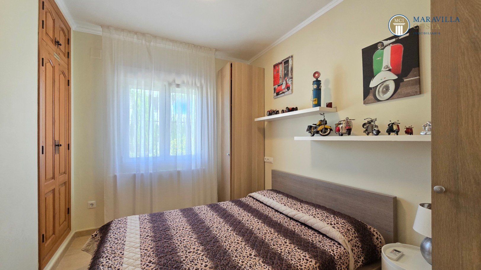 Very well-maintained, Mediterranean-style single-story house for sale in Jávea.