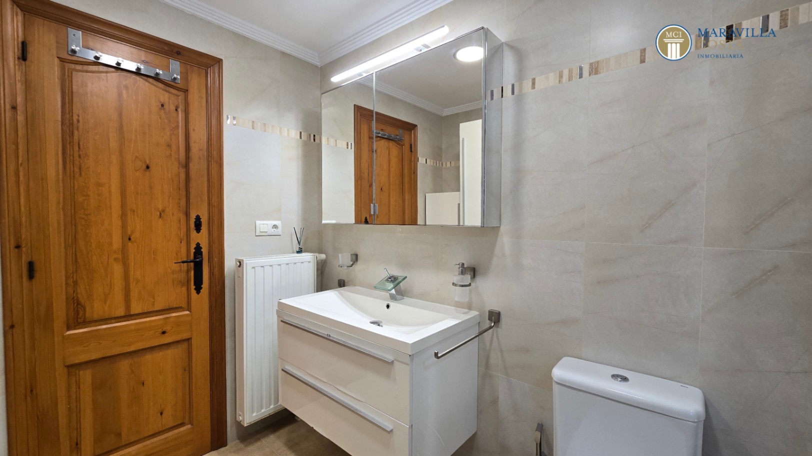 Very well-maintained, Mediterranean-style single-story house for sale in Jávea.