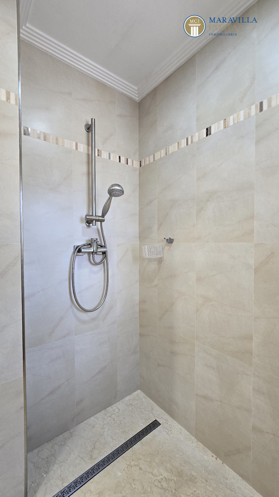 Very well-maintained, Mediterranean-style single-story house for sale in Jávea.