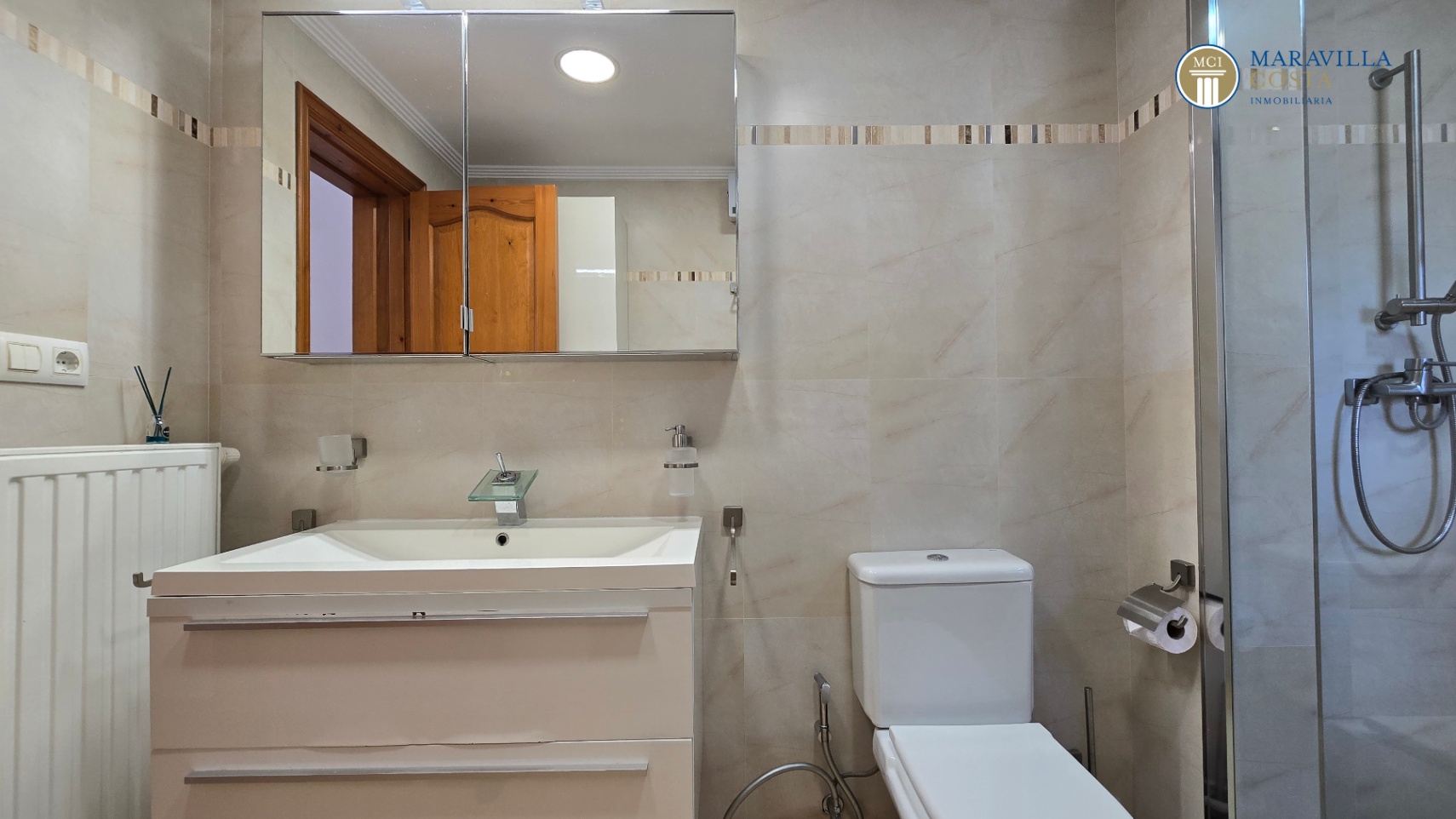 Very well-maintained, Mediterranean-style single-story house for sale in Jávea.