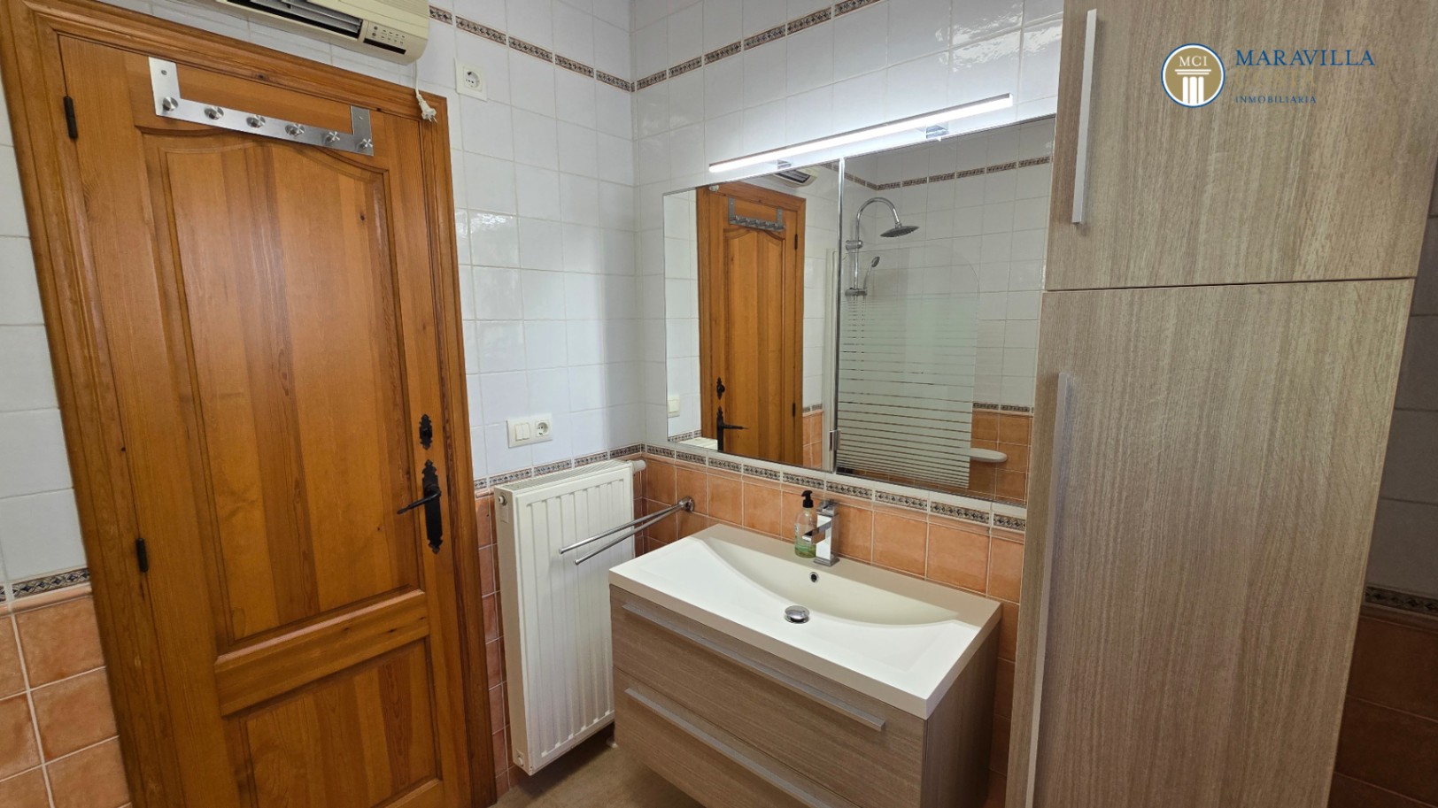 Very well-maintained, Mediterranean-style single-story house for sale in Jávea.