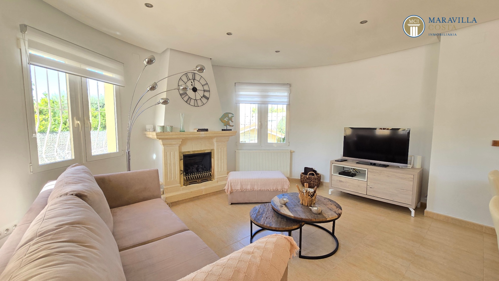 Very well-maintained, Mediterranean-style single-story house for sale in Jávea.
