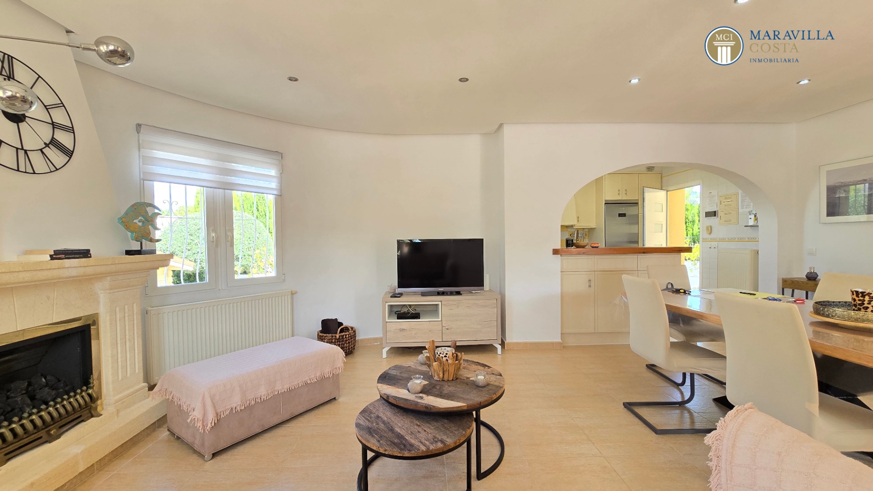 Very well-maintained, Mediterranean-style single-story house for sale in Jávea.