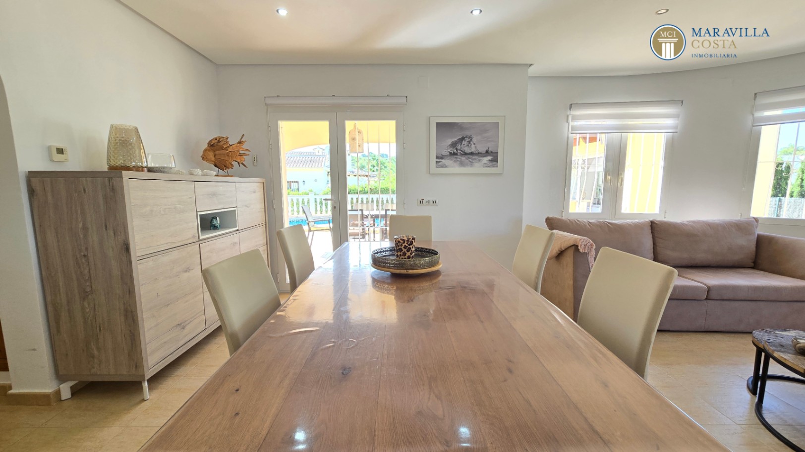 Very well-maintained, Mediterranean-style single-story house for sale in Jávea.
