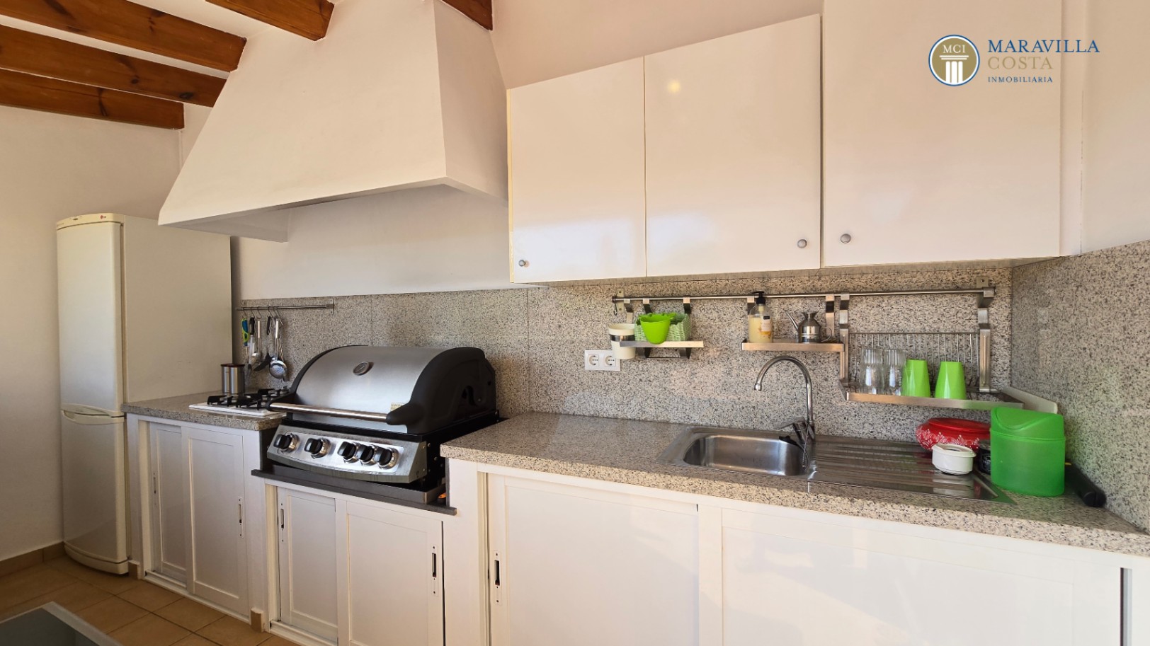 Very well-maintained, Mediterranean-style single-story house for sale in Jávea.