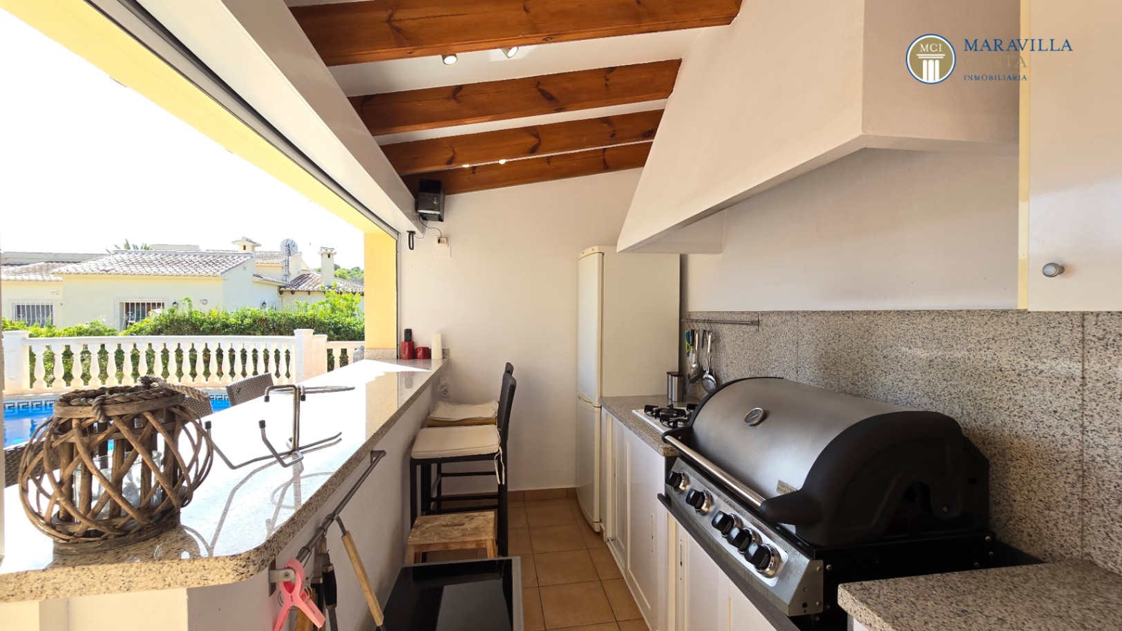 Very well-maintained, Mediterranean-style single-story house for sale in Jávea.