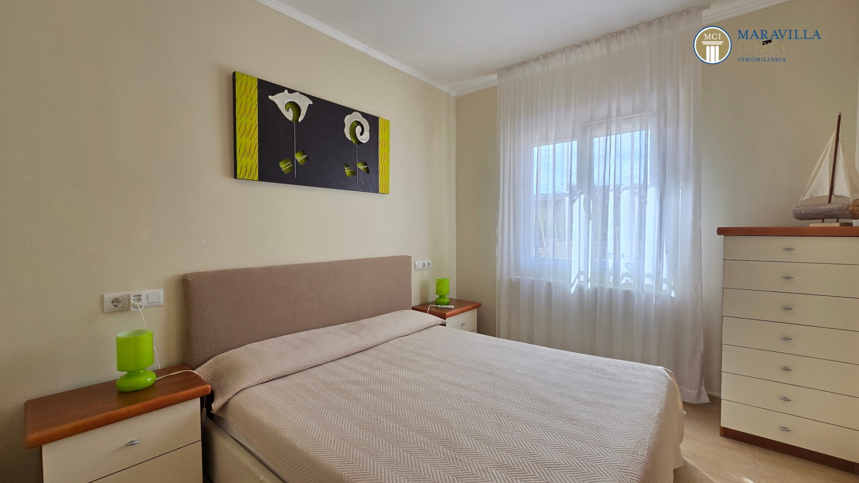 Very well-maintained, Mediterranean-style single-story house for sale in Jávea.