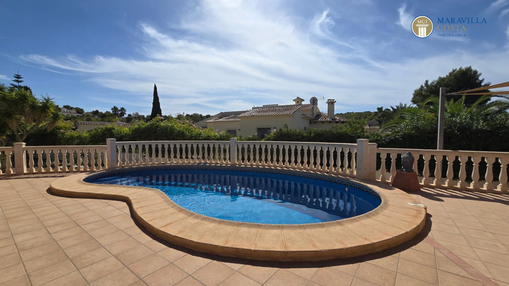 Very well-maintained, Mediterranean-style single-story house for sale in Jávea.